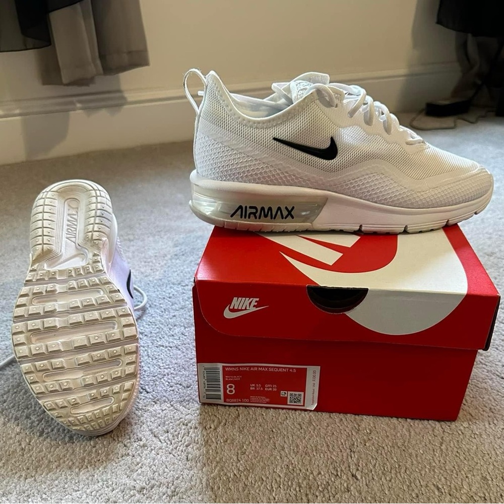 Women’s NIKE Airmax Sequent 4.5